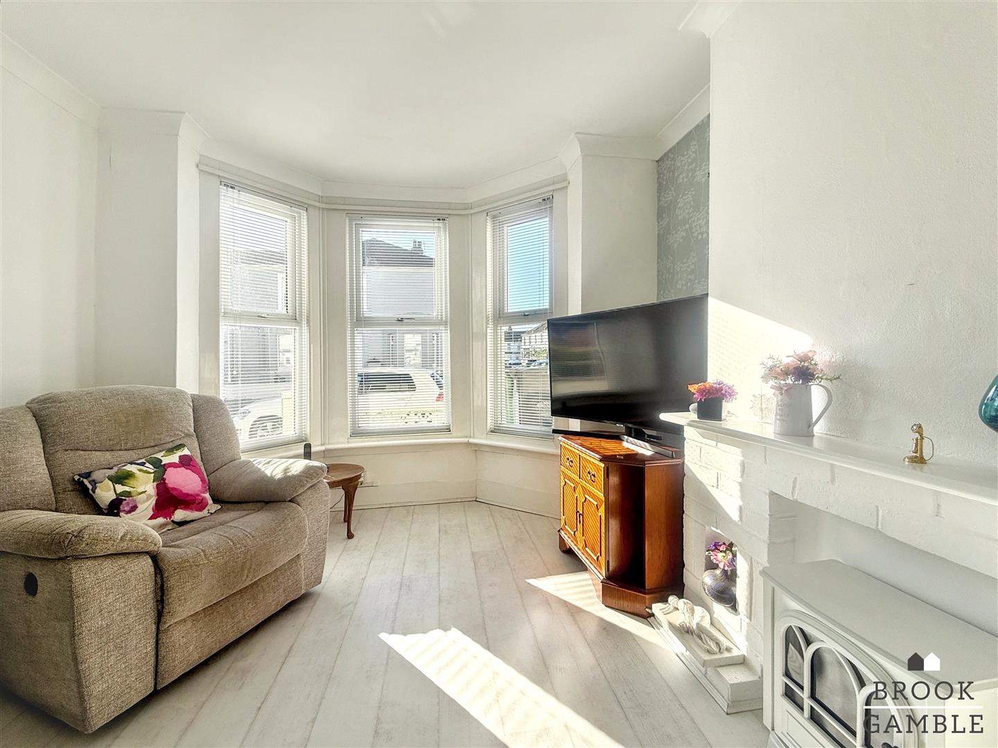 2 Bedroom House - Terraced. Beamsley Road in Eastbourne,  8